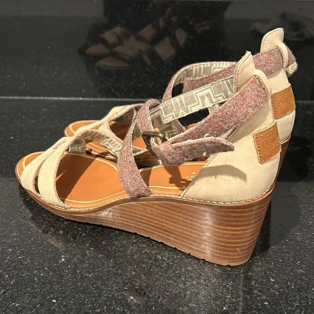 Pendleton Womens Baylands Wedge Sandals, Beige size 11 shoes